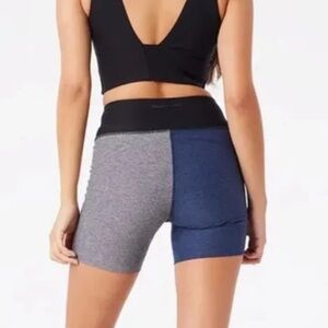 Outdoor Voices warmup 5” short XS black/navy/graphite